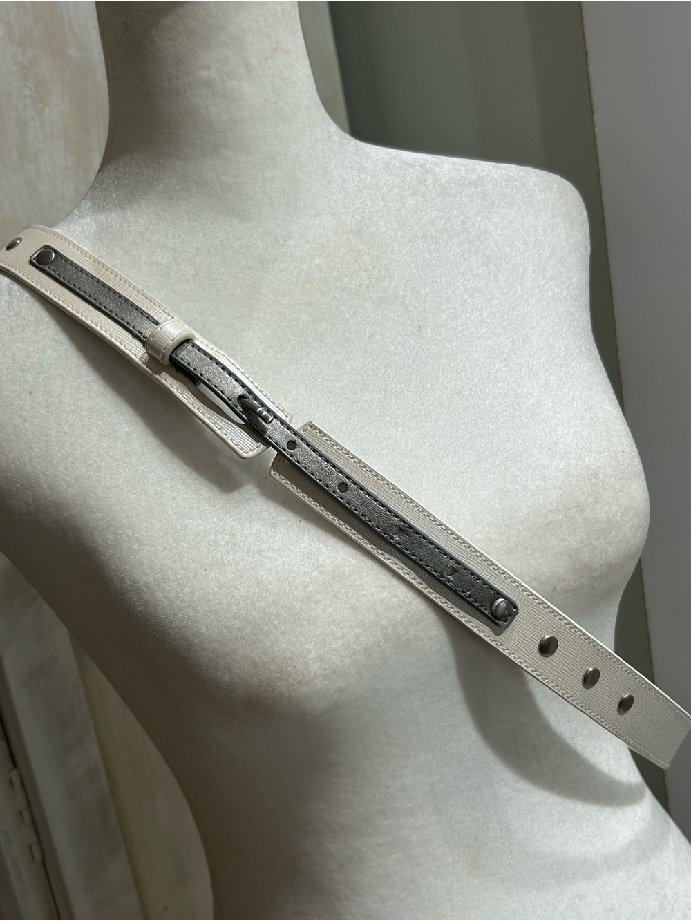 Etcetera Silver Gray & White Skinny Leather Belt Sz L EUC